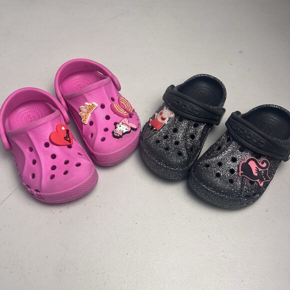 Crocs Classic Clog Toddler Size 7C Lot Girls Pink & Black Glitter w/ Shoe Charms - Picture 2 of 16